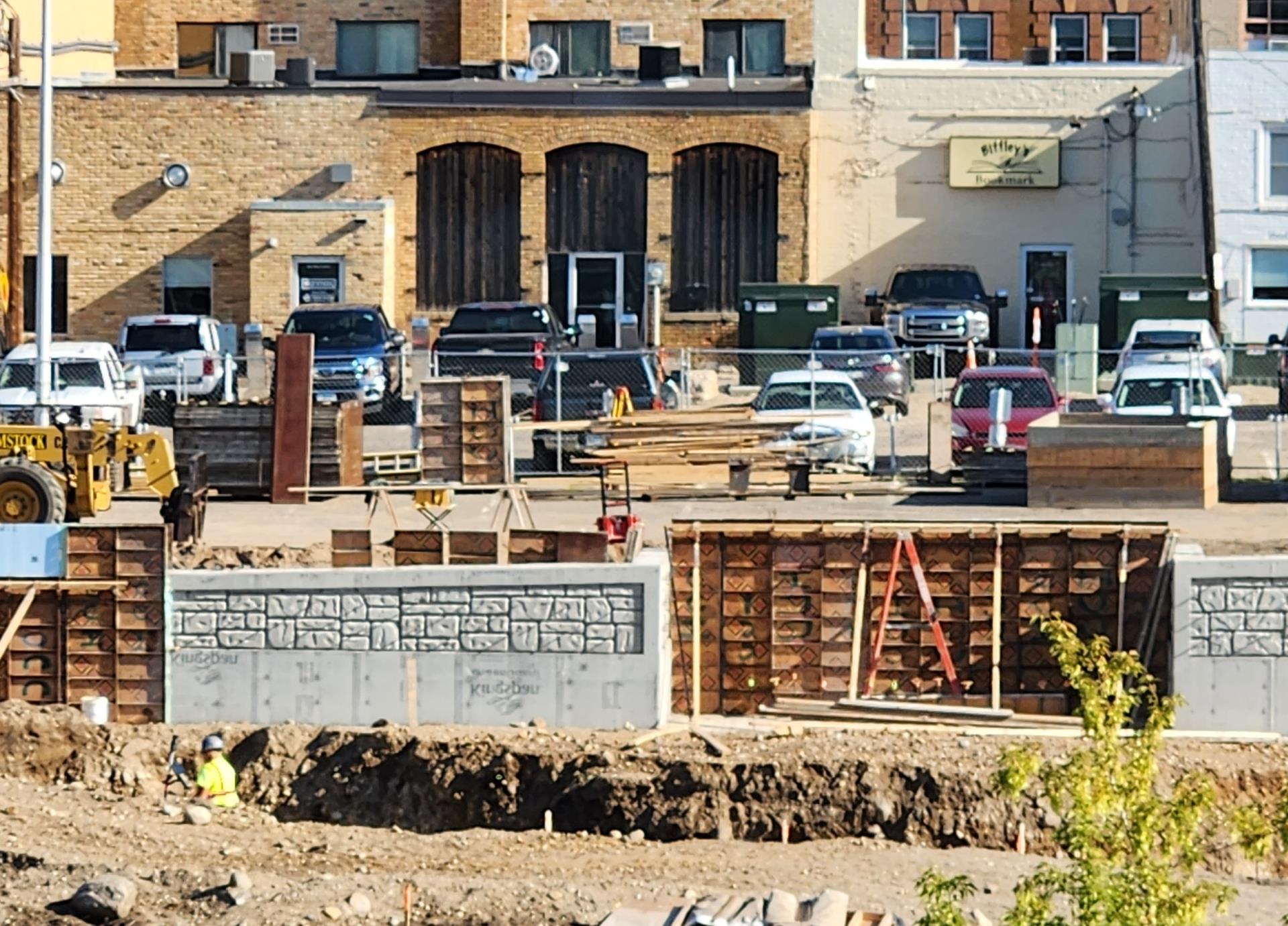 retaining wall splash pad