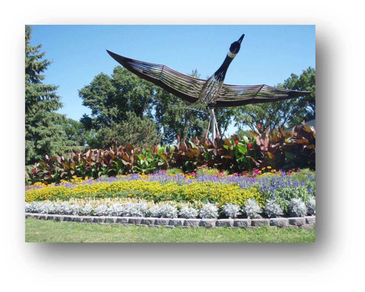 Goose statute in park